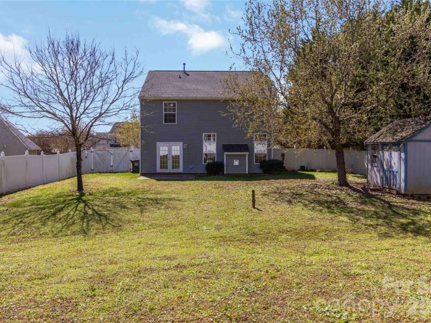 917 Poplar Forest Ridge, Clover, SC 29710.  MLS# CAR4359803, YatesRealty ID 8199. 