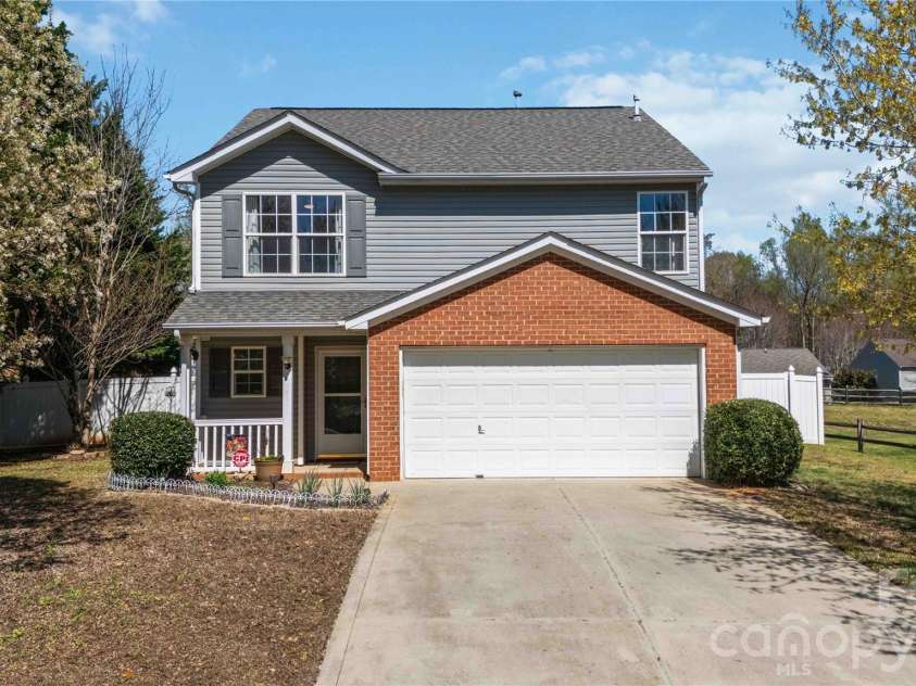917 Poplar Forest Ridge, Clover, SC 29710.  MLS# CAR4359803, YatesRealty ID 8199. 