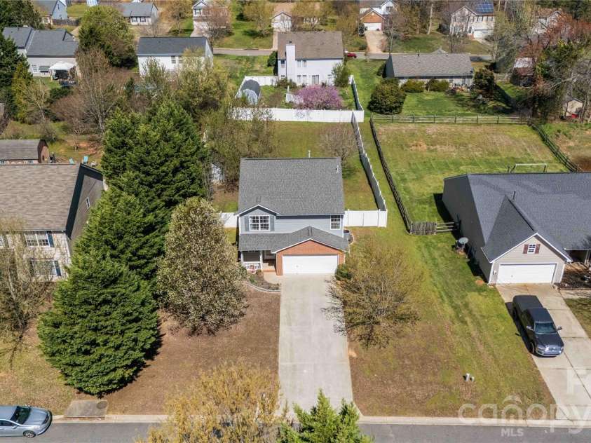 917 Poplar Forest Ridge, Clover, SC 29710.  MLS# CAR4359803, YatesRealty ID 8199. 