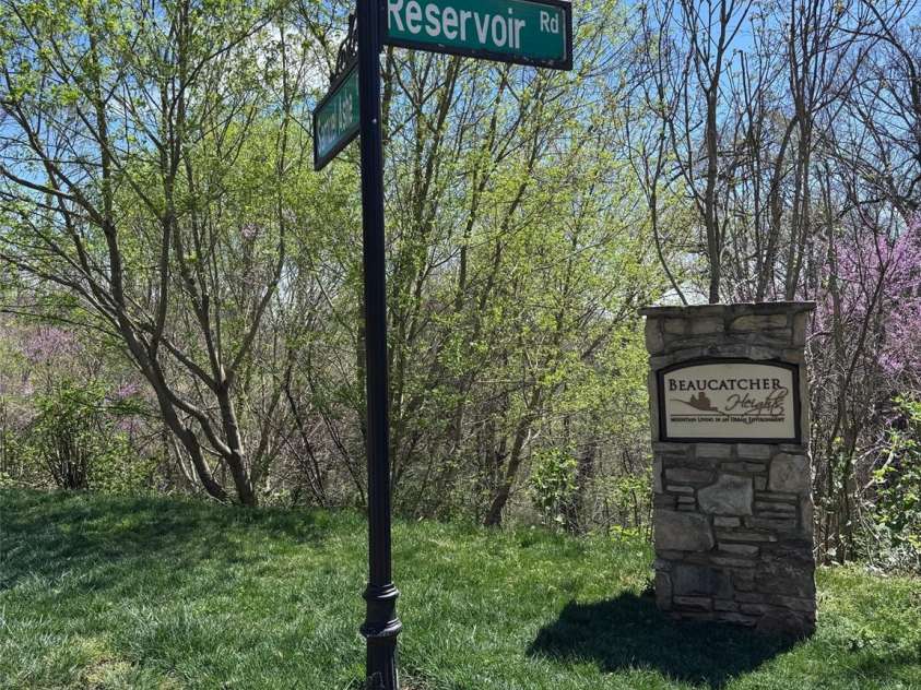 44 Samuel Ashe Drive, Asheville, NC 28805.  MLS# CAR4279385, YatesRealty ID 82. 