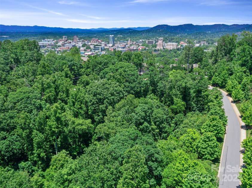 44 Samuel Ashe Drive, Asheville, NC 28805.  MLS# CAR4279385, YatesRealty ID 82. 