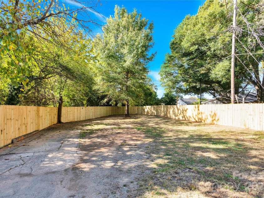 4421 Gum Street, Charlotte, NC 28208.  MLS# CAR4294508, YatesRealty ID 820. 