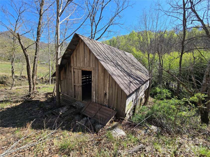 318 Brown Mountain Drive, Cullowhee, NC 28723.  MLS# CAR4235887, YatesRealty ID 8200. 