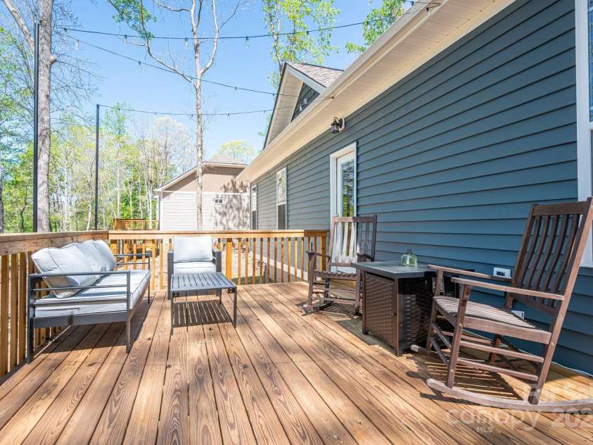 912 Westside Drive, Newton, NC 28658.  MLS# CAR4244797, YatesRealty ID 8201. 