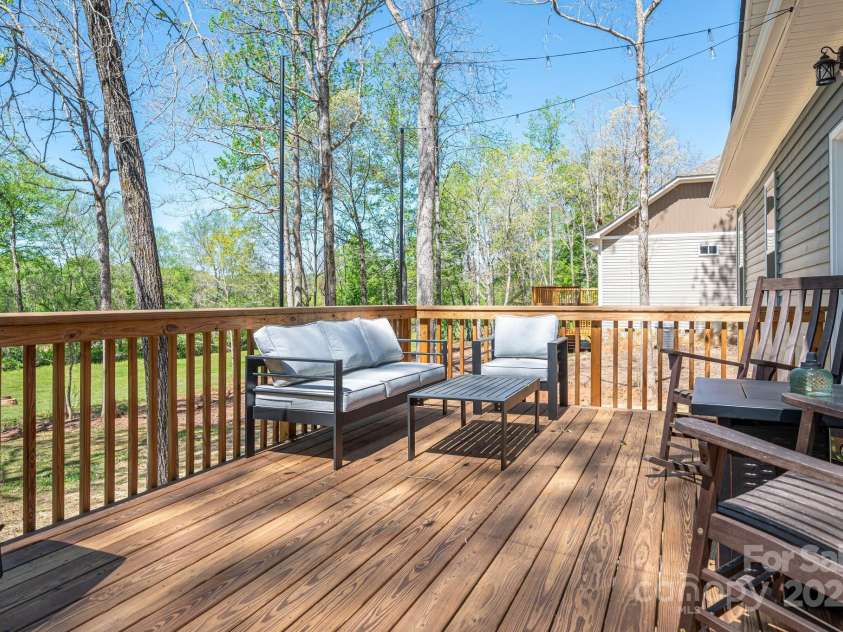 912 Westside Drive, Newton, NC 28658.  MLS# CAR4244797, YatesRealty ID 8201. 