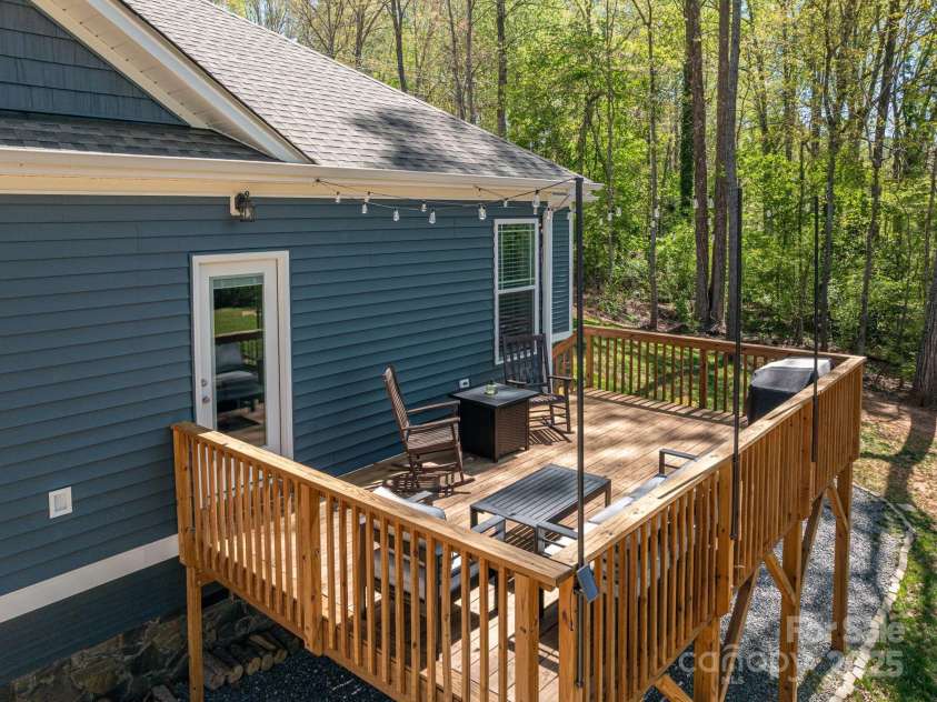 912 Westside Drive, Newton, NC 28658.  MLS# CAR4244797, YatesRealty ID 8201. 