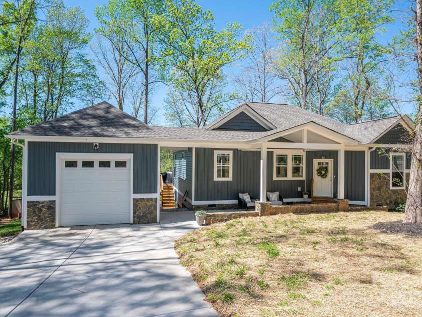 912 Westside Drive, Newton, NC 28658.  MLS# CAR4244797, YatesRealty ID 8201. 