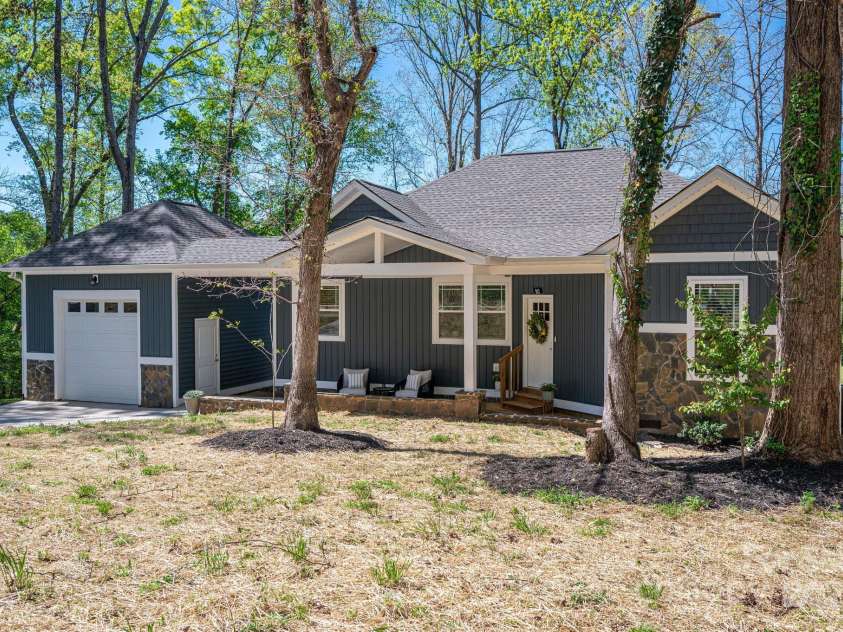 912 Westside Drive, Newton, NC 28658.  MLS# CAR4244797, YatesRealty ID 8201. 