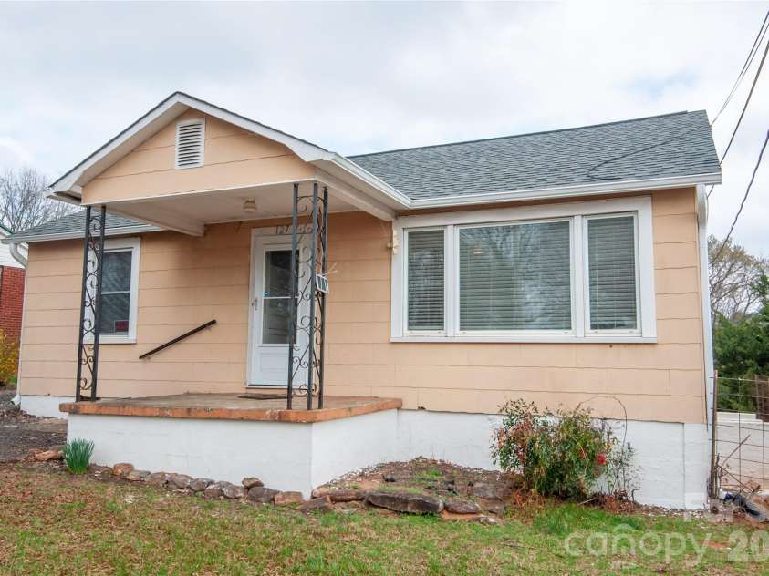 127 Bristol Road, Statesville, NC 28677.  MLS# CAR4353831, YatesRealty ID 8202. 