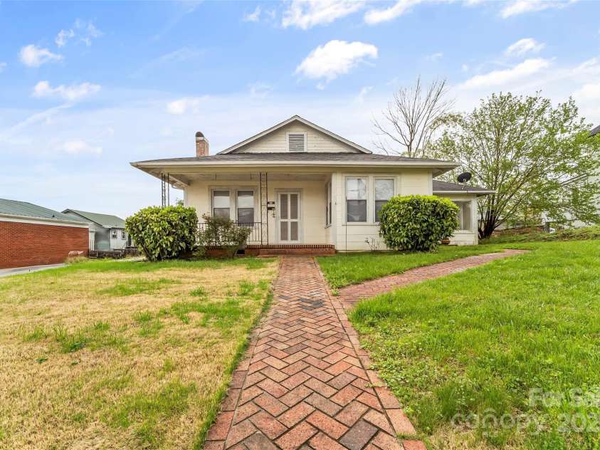 88 State Street, Marion, NC 28752.  MLS# CAR4242716, YatesRealty ID 8203. 