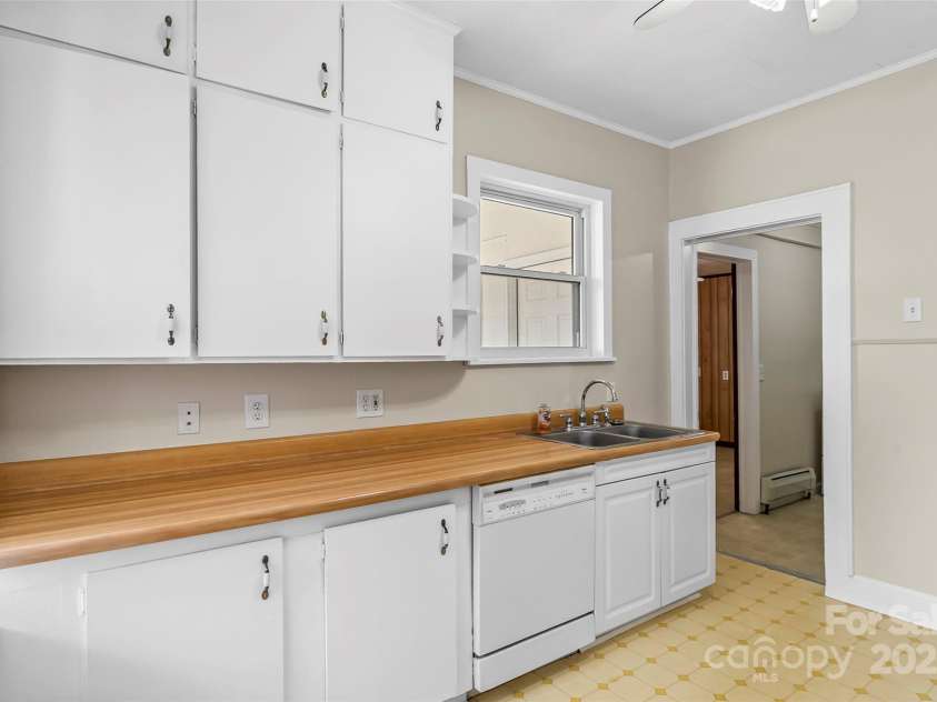 88 State Street, Marion, NC 28752.  MLS# CAR4242716, YatesRealty ID 8203. 