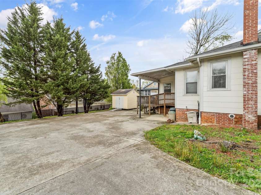 88 State Street, Marion, NC 28752.  MLS# CAR4242716, YatesRealty ID 8203. 