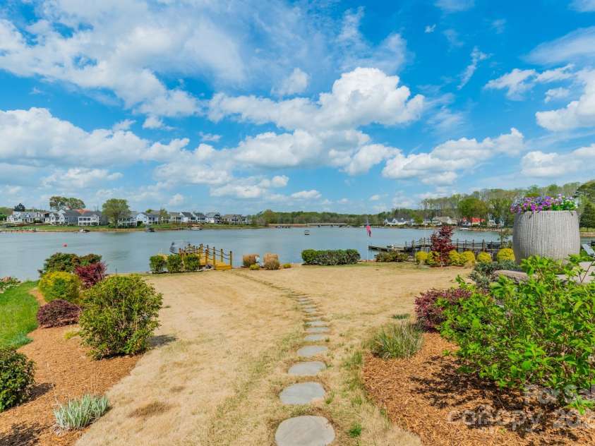 139 Little Indian Loop, Mooresville, NC 28117.  MLS# CAR4244066, YatesRealty ID 8204. 