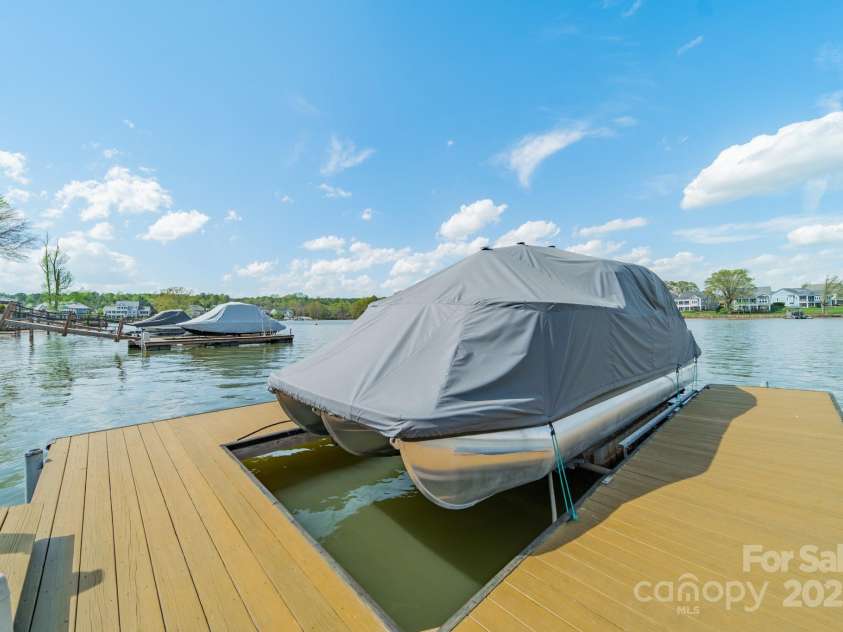 139 Little Indian Loop, Mooresville, NC 28117.  MLS# CAR4244066, YatesRealty ID 8204. Lift Included