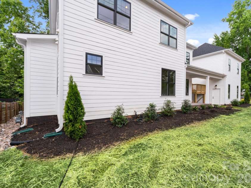 1529 Beckwith Place, Charlotte, NC 28205.  MLS# CAR4345978, YatesRealty ID 8205. 