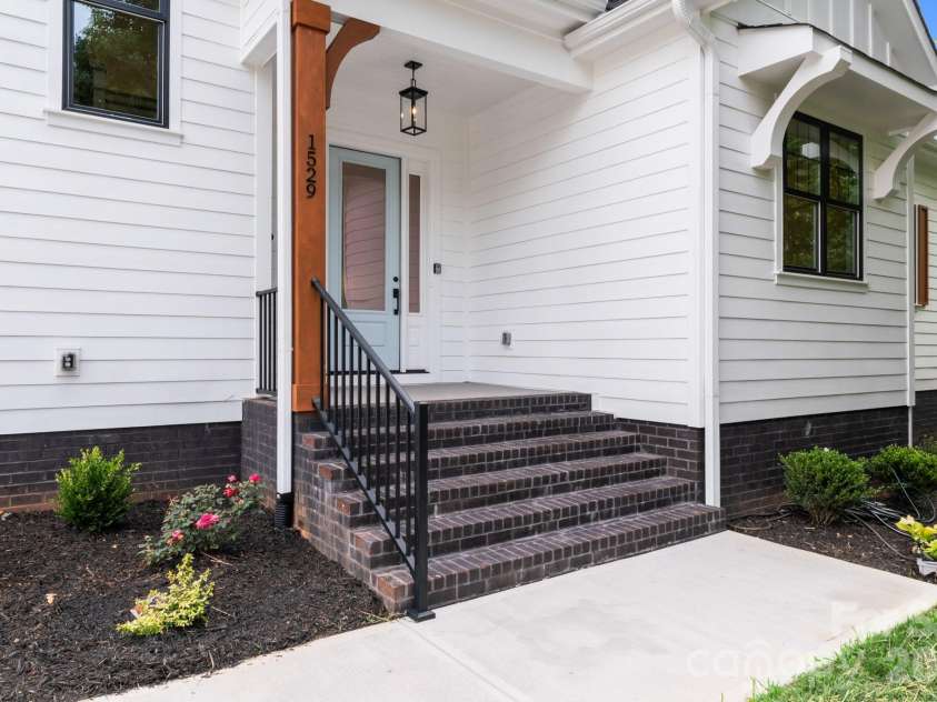 1529 Beckwith Place, Charlotte, NC 28205.  MLS# CAR4345978, YatesRealty ID 8205. 