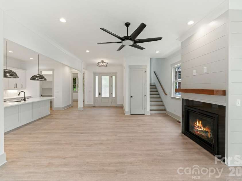 1529 Beckwith Place, Charlotte, NC 28205.  MLS# CAR4345978, YatesRealty ID 8205. 