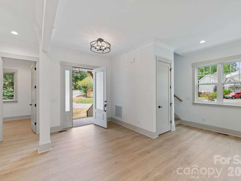 1529 Beckwith Place, Charlotte, NC 28205.  MLS# CAR4345978, YatesRealty ID 8205. 