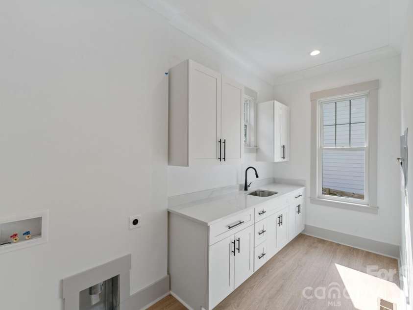 1529 Beckwith Place, Charlotte, NC 28205.  MLS# CAR4345978, YatesRealty ID 8205. 
