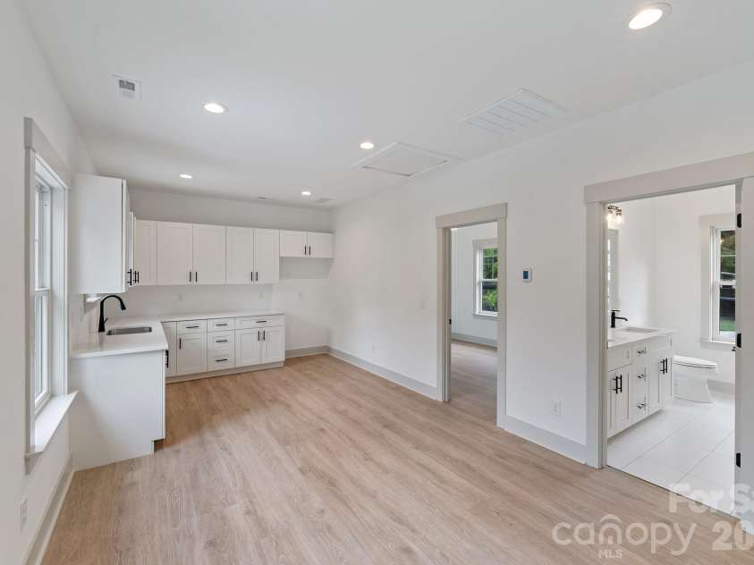 1529 Beckwith Place, Charlotte, NC 28205.  MLS# CAR4345978, YatesRealty ID 8205. 