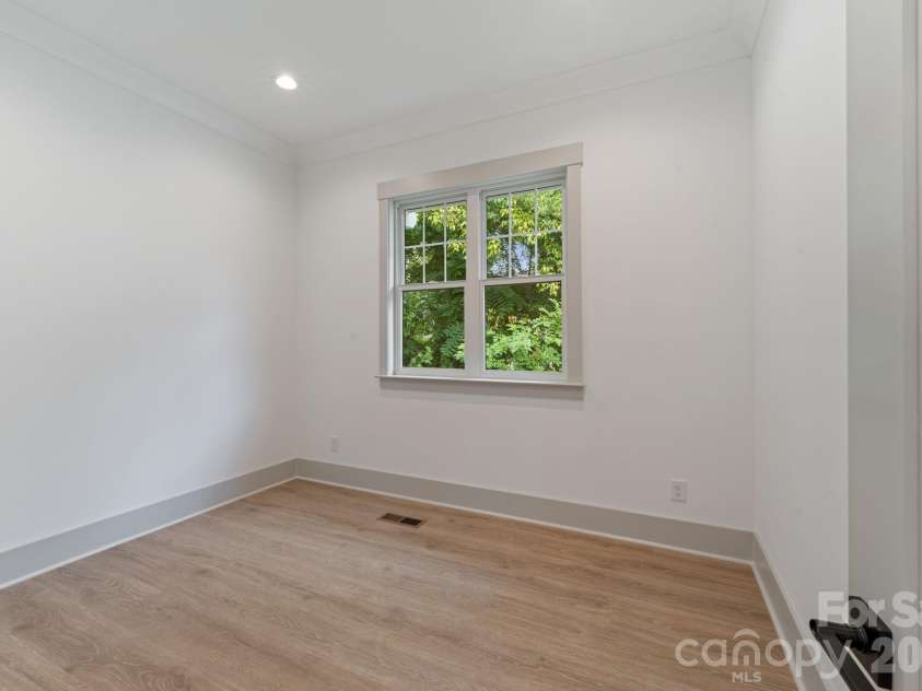 1529 Beckwith Place, Charlotte, NC 28205.  MLS# CAR4345978, YatesRealty ID 8205. 