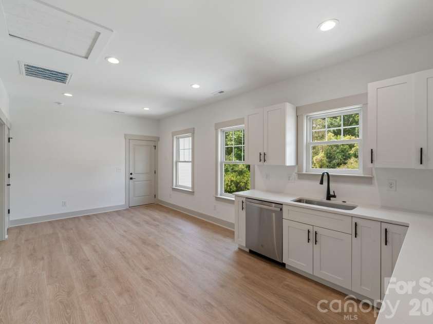 1529 Beckwith Place, Charlotte, NC 28205.  MLS# CAR4345978, YatesRealty ID 8205. 