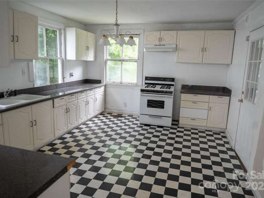 229 Marion Street, Rock Hill, SC 29730.  MLS# CAR4285917, YatesRealty ID 8206. 