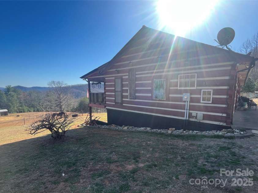 7355 J Warren Lane, Lenoir, NC 28645.  MLS# CAR4193591, YatesRealty ID 8207. 