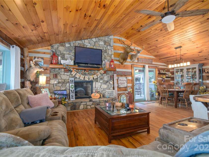 7355 J Warren Lane, Lenoir, NC 28645.  MLS# CAR4193591, YatesRealty ID 8207. 