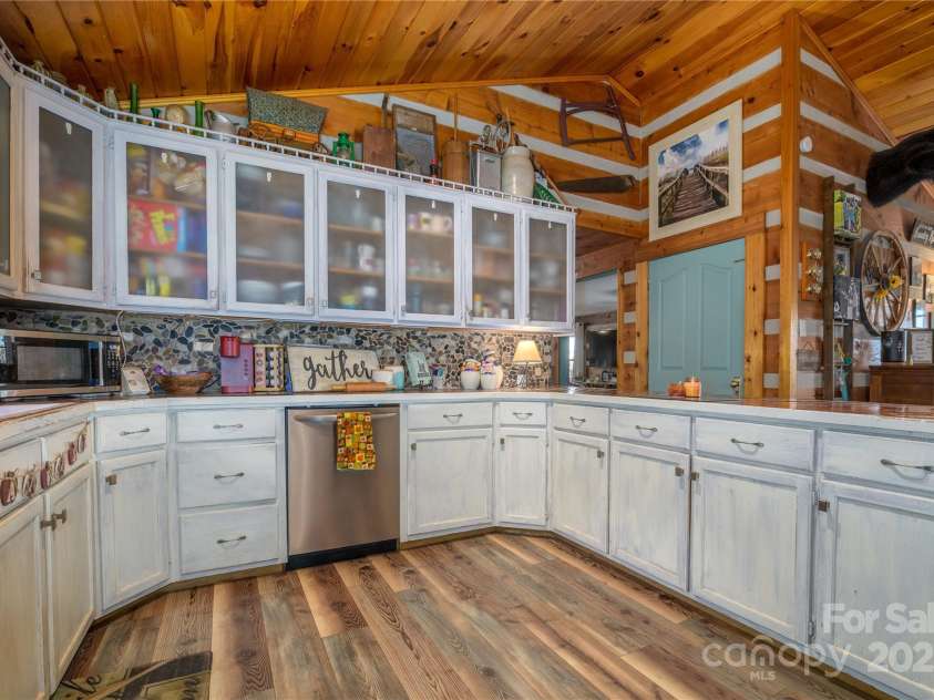 7355 J Warren Lane, Lenoir, NC 28645.  MLS# CAR4193591, YatesRealty ID 8207. 