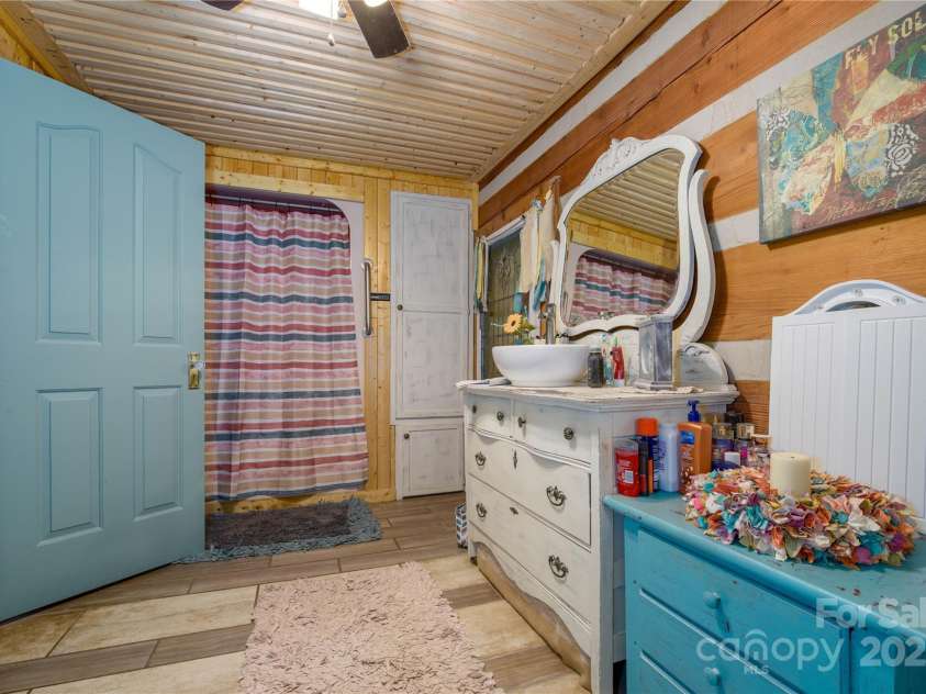 7355 J Warren Lane, Lenoir, NC 28645.  MLS# CAR4193591, YatesRealty ID 8207. 