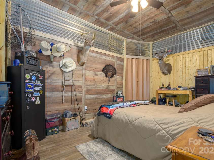 7355 J Warren Lane, Lenoir, NC 28645.  MLS# CAR4193591, YatesRealty ID 8207. 