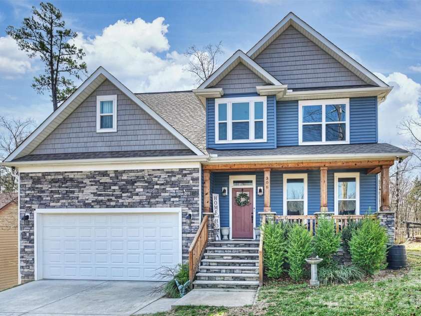 306 Breezewood Drive, Charlotte, NC 28262.  MLS# CAR4352343, YatesRealty ID 8209. 