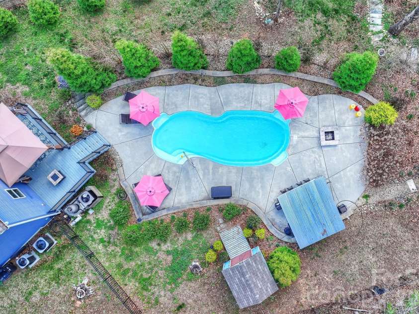 306 Breezewood Drive, Charlotte, NC 28262.  MLS# CAR4352343, YatesRealty ID 8209. 