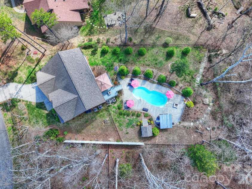 306 Breezewood Drive, Charlotte, NC 28262.  MLS# CAR4352343, YatesRealty ID 8209. 