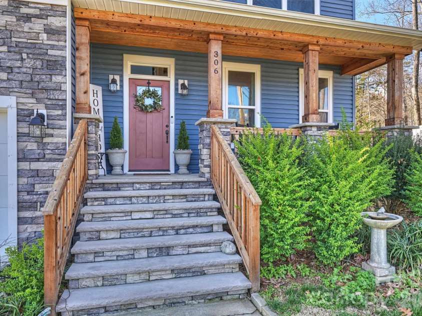 306 Breezewood Drive, Charlotte, NC 28262.  MLS# CAR4352343, YatesRealty ID 8209. 