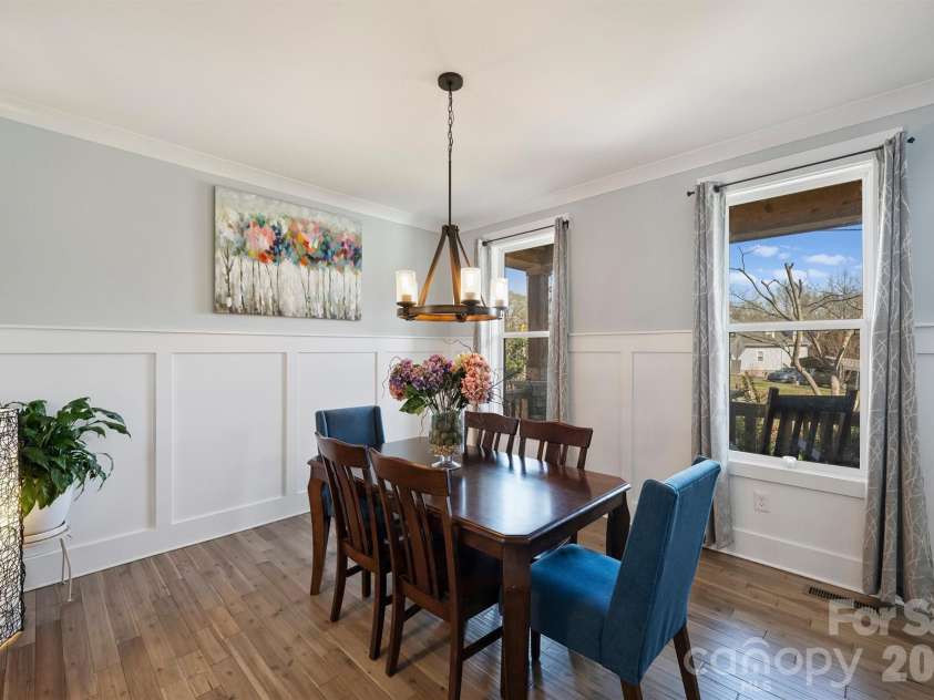306 Breezewood Drive, Charlotte, NC 28262.  MLS# CAR4352343, YatesRealty ID 8209. 