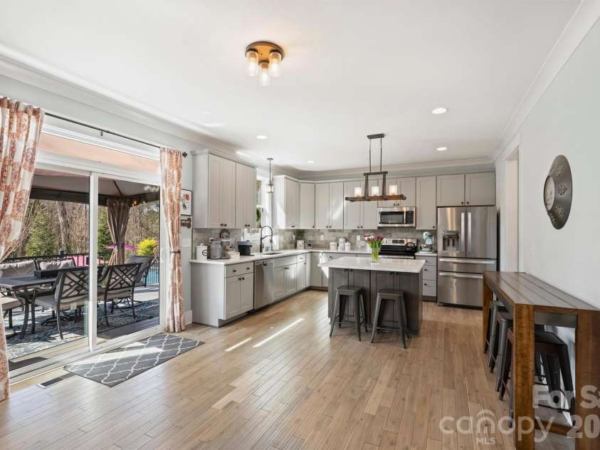 306 Breezewood Drive, Charlotte, NC 28262.  MLS# CAR4352343, YatesRealty ID 8209. 