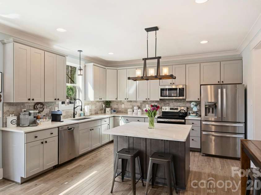306 Breezewood Drive, Charlotte, NC 28262.  MLS# CAR4352343, YatesRealty ID 8209. 