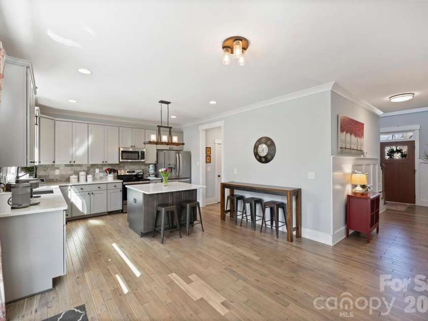 306 Breezewood Drive, Charlotte, NC 28262.  MLS# CAR4352343, YatesRealty ID 8209. 