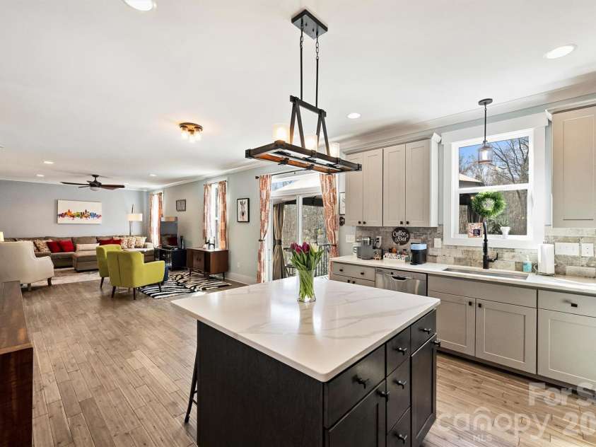 306 Breezewood Drive, Charlotte, NC 28262.  MLS# CAR4352343, YatesRealty ID 8209. 