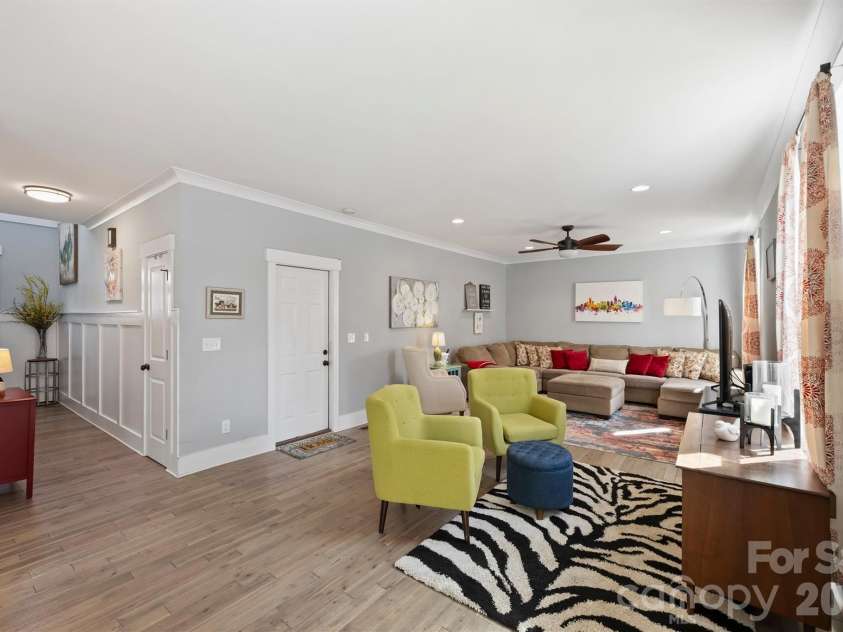 306 Breezewood Drive, Charlotte, NC 28262.  MLS# CAR4352343, YatesRealty ID 8209. 