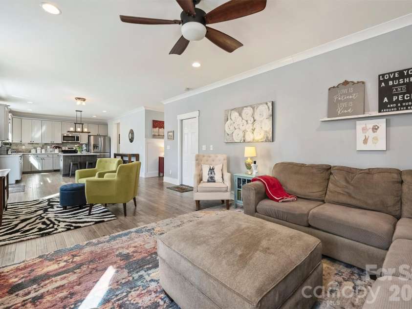 306 Breezewood Drive, Charlotte, NC 28262.  MLS# CAR4352343, YatesRealty ID 8209. 