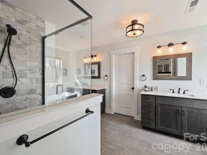 306 Breezewood Drive, Charlotte, NC 28262.  MLS# CAR4352343, YatesRealty ID 8209. 