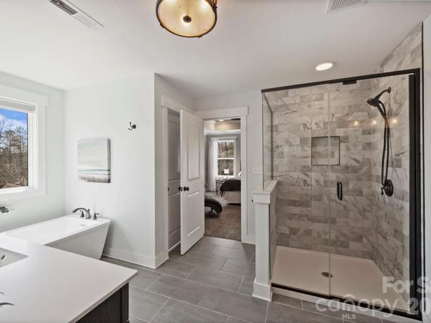 306 Breezewood Drive, Charlotte, NC 28262.  MLS# CAR4352343, YatesRealty ID 8209. 