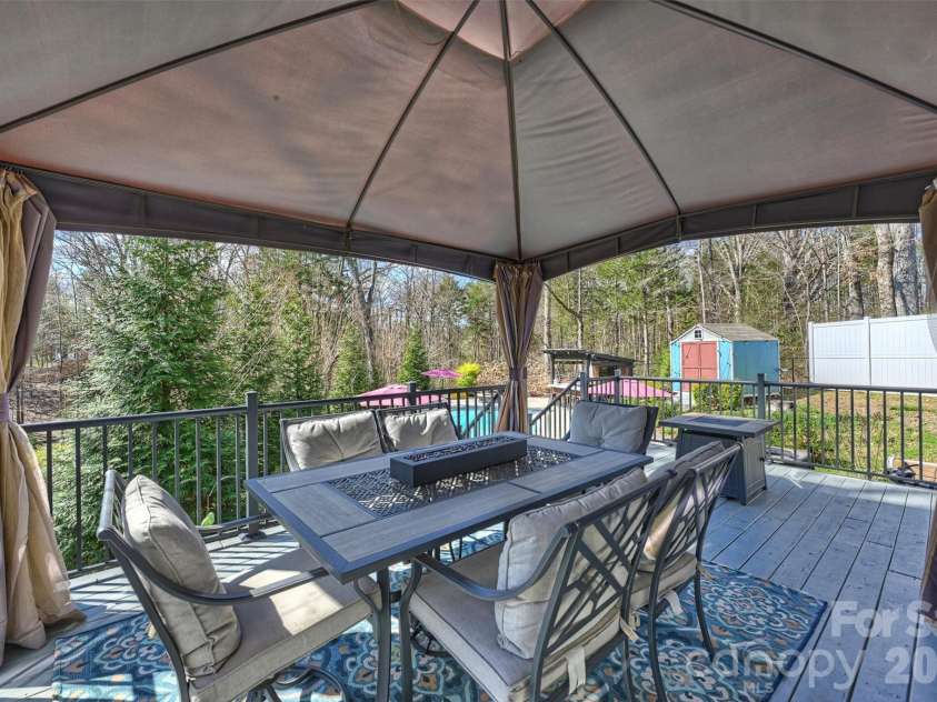 306 Breezewood Drive, Charlotte, NC 28262.  MLS# CAR4352343, YatesRealty ID 8209. 