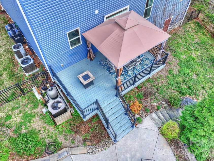 306 Breezewood Drive, Charlotte, NC 28262.  MLS# CAR4352343, YatesRealty ID 8209. 