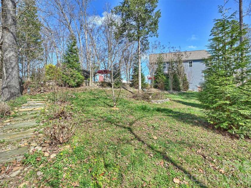 306 Breezewood Drive, Charlotte, NC 28262.  MLS# CAR4352343, YatesRealty ID 8209. 