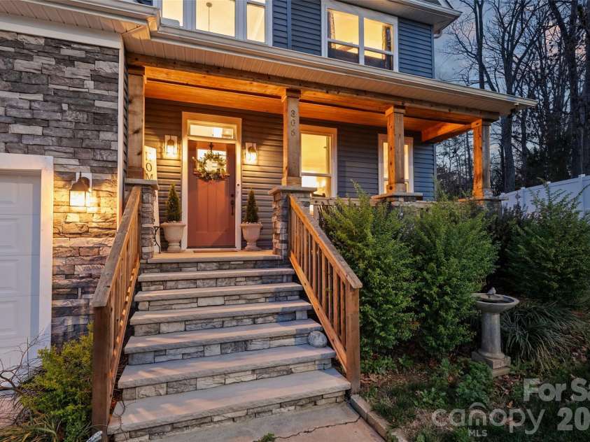 306 Breezewood Drive, Charlotte, NC 28262.  MLS# CAR4352343, YatesRealty ID 8209. 