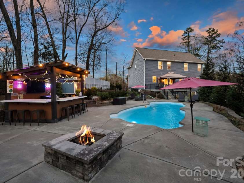 306 Breezewood Drive, Charlotte, NC 28262.  MLS# CAR4352343, YatesRealty ID 8209. 